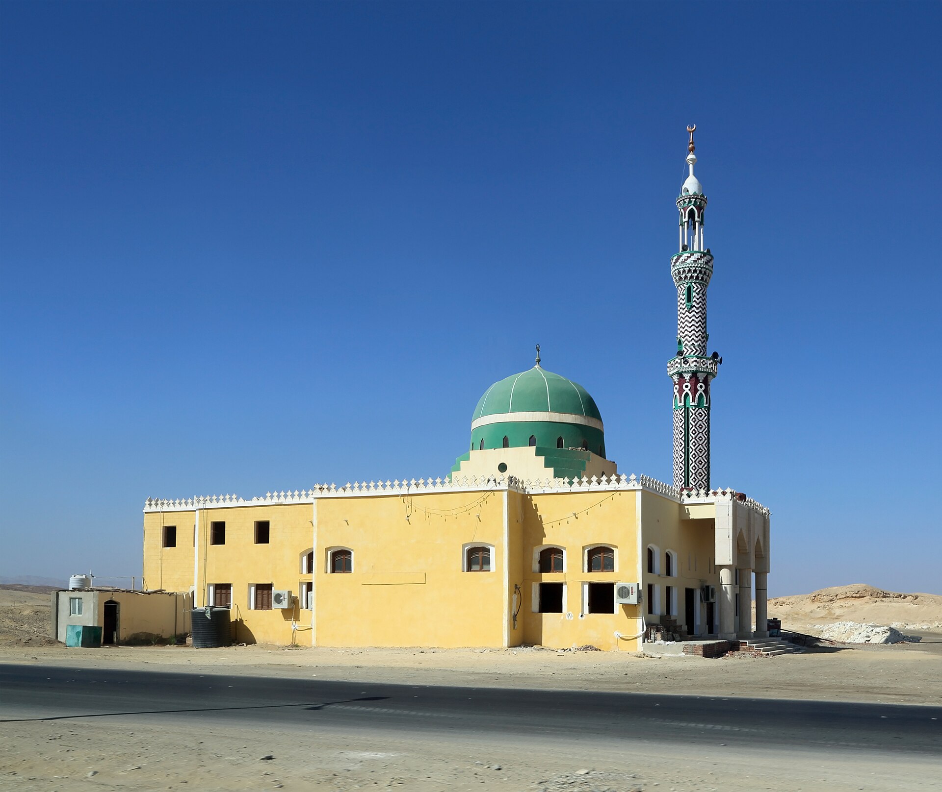 Mosque and old town buildings in El Quseir on the Egyptian Red Sea